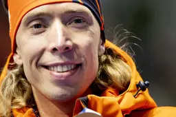 Ineens toverde iedereen overal rood-wit-blauwe haarbanden met een matje vandaan | column Johan Stobbe