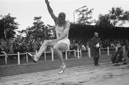 Atletiekkampioen Henk Evers (86) overleden: atleet die de Friese atletiekprovincie in de jaren zestig kleur gaf