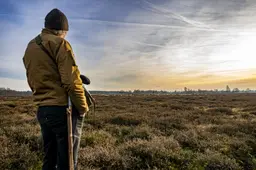 ‘Je hoopt natuurlijk dat we een wolf tegenkomen’, zegt schaapherder Reinier (62), ‘maar geloof me: dat wil je niet’