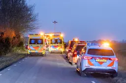 Man (20) uit Franeker overleden bij botsing tussen auto en vrachtwagen in Tzum