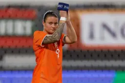 Boek Sherida Spitse uit Sneek legt met ‘dolkaffaire’ bommetje onder Oranje Leeuwinnen