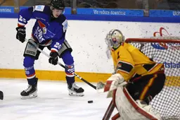 Flyers wint op het ijs en vecht op het pluche