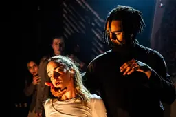 Hoe vind je woorden voor voor de verbijsterende schoonheid, de pijn en de kracht van ‘Xanuun’? | recensie ★★★★★