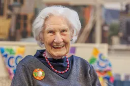 100 jaar? Janke wil wel 200 jaar worden. En anders mag de tijd ook wel weer terug. ‘Op nei 16 jier’