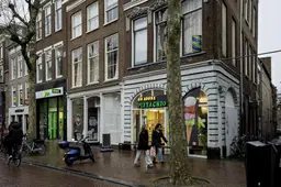 Opknappen Weaze in Leeuwarden: gemeente wil KPN-winkel en achterliggende panden