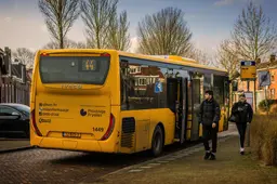 Qbuzz in control met reiziger, nog niet met chauffeur. ‘Dit leent zich voor melding bij Arbeidsinspectie’