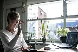 Een langeafstandsrelatie op je 80ste? Hannie (80) uit Bedum is al meer dan 25 jaar samen met Hans (83), een Fries in Australië