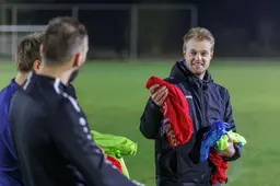 Bij verrassing Makkinga staat de trainer in het doel. ‘Na sommige wedstrijden lig ik een week op de bank’
