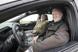 Aaisikers Anne (49) en Kees (60) gaan tot het gaatje in de run op het laatste eerste kievitsei: ‘Wy ha kofje en drûge woarst, wy sette troch’