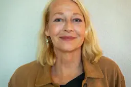 Froukje (60) uit Mildam, aanjager van het vrouwenvoetbal, had een duidelijk persoonlijk doel: van een dubbeltje een kwartje worden