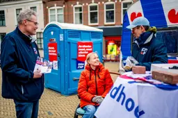 Mislukte speeddate, lege zaaltjes en toch zitten de campagnevoerende politici vol energie. ‘In je eentje flyeren doen wij niet meer’