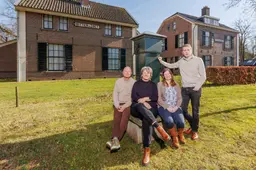 Gertjan (32) en Suzan (32) nemen hotel Bitter en Zoet in Veenhuizen over: ‘Ik stuurde voor de grap een appje. Nu zitten we hier’