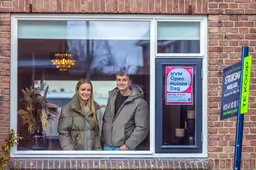 Beau (23) en Veerle (25) uit Sneek zijn op zoek naar een ‘grote mensenhuis’, tijdens open huizendag