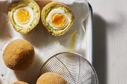 Een ode aan het ei; culinair journalist Jacques Hermus schreef de Eibijbel