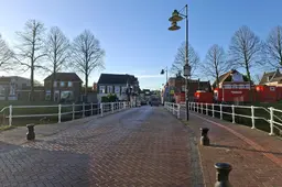 Aalsumerpoortsbrug in Dokkum wordt voor 1,7 miljoen euro vernieuwd. Verkeer vanaf mei over tijdelijke brug