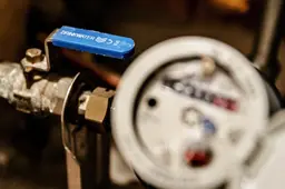 Bijstandsontvanger uit Drachten verraden door eigen watermeter: man moet 34.000 euro terugbetalen