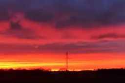 Genieten geblazen: flink gekleurde zonsopkomst verwacht door Saharastof. Warme temperatuur verwacht