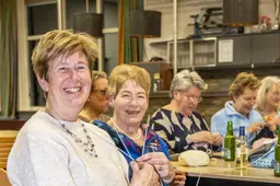 Mariëtte (66) uit Assen houdt van breien en haken. ‘Het is een prima manier om je hoofd leeg te maken, want je denkt aan niks anders meer’