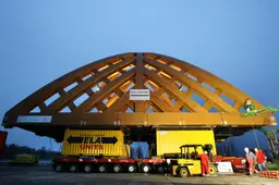 ‘Teleurstellend’ dat brug Krúsrak bij Sneek weg is, vindt architect: het leverde veel nieuwe kennis op over houtbouw