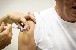 Gezondheidsraad: leeftijdsgrens coronaprik kan van 60 naar 70