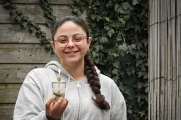 Nidaa (23) uit Leeuwarden is liefhebber van het steeds populairdere maté: ‘Gezonde drank die zorgt voor focus en energie’
