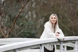 Voor Shownieuws-deskundige Eline de Ruig (32) begon een belangrijk deel van haar leven in Sint Nicolaasga. ‘Friesland voelt als thuiskomen’