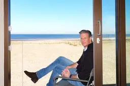 Erwin (51) kreeg het voor elkaar: een nieuw hotel in de duinen van Terschelling