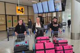 Froukje (41), Jolanda (17) en Doetie (17) uit Easternijtsjerk zijn terug uit Dubai: ‘Jûn út iten, spareribs yn Bûtenpost, hearlik!’