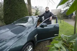 Karst (37) uit Burgum kocht zijn eerste dieselauto, vlak voor de prijzen omhoog schoten. ‘Als ik dit wist had ik het niet gedaan’