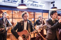 Orange Skyline op tournee met ‘getest’ nieuw album. ‘Optreden is flirten met heel veel mensen tegelijkertijd’