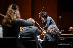 Dit is dus waarom topdirigenten zo graag met het Noord Nederlands Orkest werken | recensie ★★★★☆