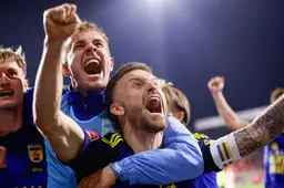 Leeuwarden maakt zich op voor feest: SC Cambuur zeker van promotie na ruime zege op FC Emmen