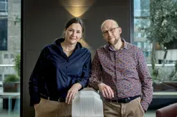 ‘Friese Nicci French’ bedenkt moorden aan keukentafel: ’Chris Griffioen was soms het derde kind aan tafel’
