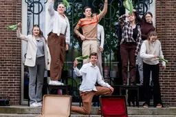 Theater na de Dam: Lawei op zoek naar oorlogsverhalen