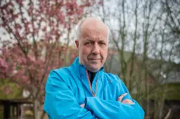 Stuk steen zo groot als twee bussen vloog gister door de atmosfeer. Sterrenkundige Theo legt uit