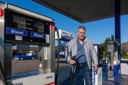 Straat van Hormuz open: diesel en benzine donderdag goedkoper. ‘Ga vandaag niet tanken’