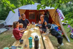 Wijzig jij je vakantieplannen vanwege de oorlog in het Midden-Oosten en de hoge brandstofkosten? Laat het ons weten
