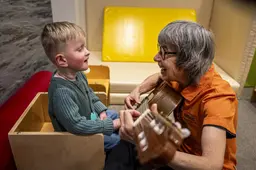 Muziektherapeute Jacqueline (66) neemt na veertig jaar afscheid van Beatrixoord. ‘Oren zijn ons belangrijkste orgaan’
