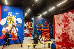 Graffitikunstenaars bespuiten de muren in Fries Museum Leeuwarden: ‘We willen een grijze wereld opvrolijken’
