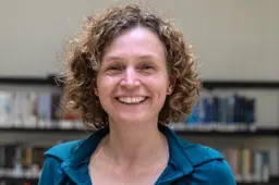 Op pad met boekenburgemeester Linda de Haan: ‘Jim kinne jim eigen ferhaal skriuwe’