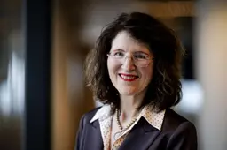Staatssecretaris Annet Bertram verlengt tijdelijk verbod op gebruik staalslakken, wacht onderzoek af