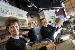Nog één keer herinneringen ophalen bij de bakker van Bilgaard. ‘Ik zat hier altijd met mijn moeder’