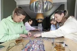 Puzzelen als sport: dit Friese team gaat naar het NK legpuzzelen