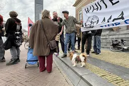 ‘Van ons wordt een mislukt seksleven verwacht’, zegt de demonstrant die omvolking vreest