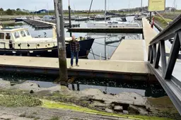 Vlieland vervangt damwanden in jachthaven al na minder dan twintig jaar. ‘Straks kunnen we wél meer dan veertig jaar vooruit’