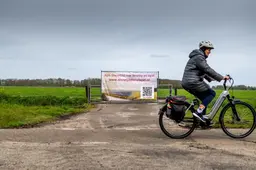 Plots ligt er een vergunningaanvraag voor een zonnepark en batterij bij Gorredijk: vanwaar die haast?