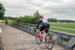 Regenachtige en ’zomerse’ zaterdag op komst, in deel van het land kans op 20 graden