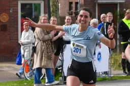 De Bonifatiusloop in Dokkum is zo populair dat er startnummers te kort zijn