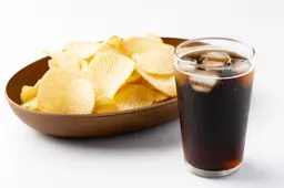 Cola drinken als je misselijk bent en andere broodjes aap. Wat werkt wel en wat niet als je ziek wordt op vakantie?