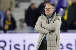 Henk de Jong sprak spelers SC Cambuur toe in aanloop naar duel met FC Dordrecht: 'Zonde als promotie glans verliest'